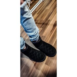 Uggs short diamond quilted black size 7 women